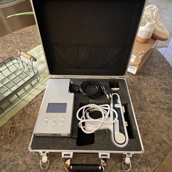 Professional Mesotherapy Gun System Digital LCD Skin Treatment Kit with Case - Picture 9 of 11